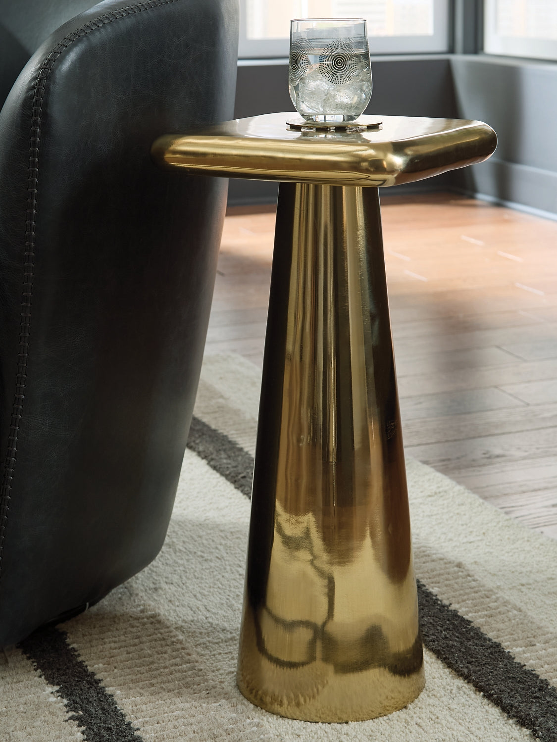 Living Room > Occasional > End and Side Tables