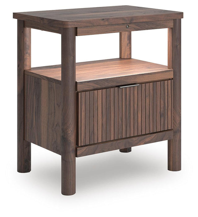 Pamytta Queen Panel Bed, Dresser, Mirror and Nightstand